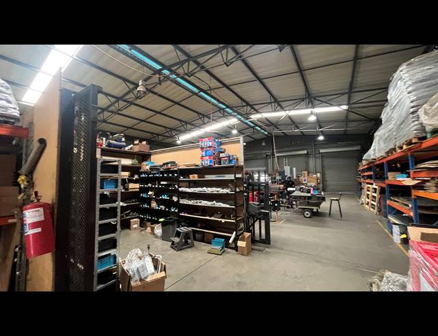1,535M² WAREHOUSE TO LET IN SPARTAN